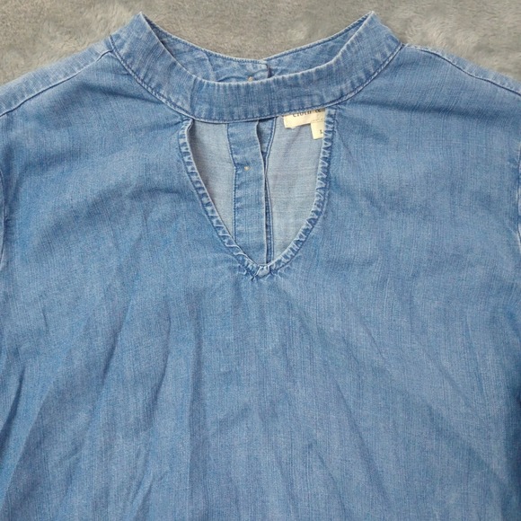 Cloth‎ & Stone Top Womens Size Large Blue Chambray Bell Sleeve Button Back - Picture 2 of 9